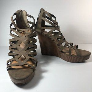 Daisy Fuentes Straps zip up Platform #8.5